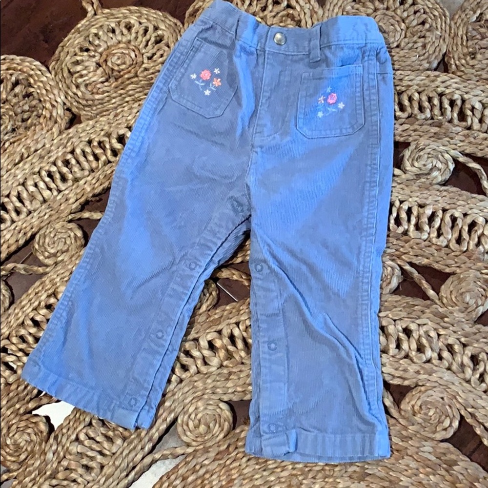 Sturdy corduroy pants with snap bottoms